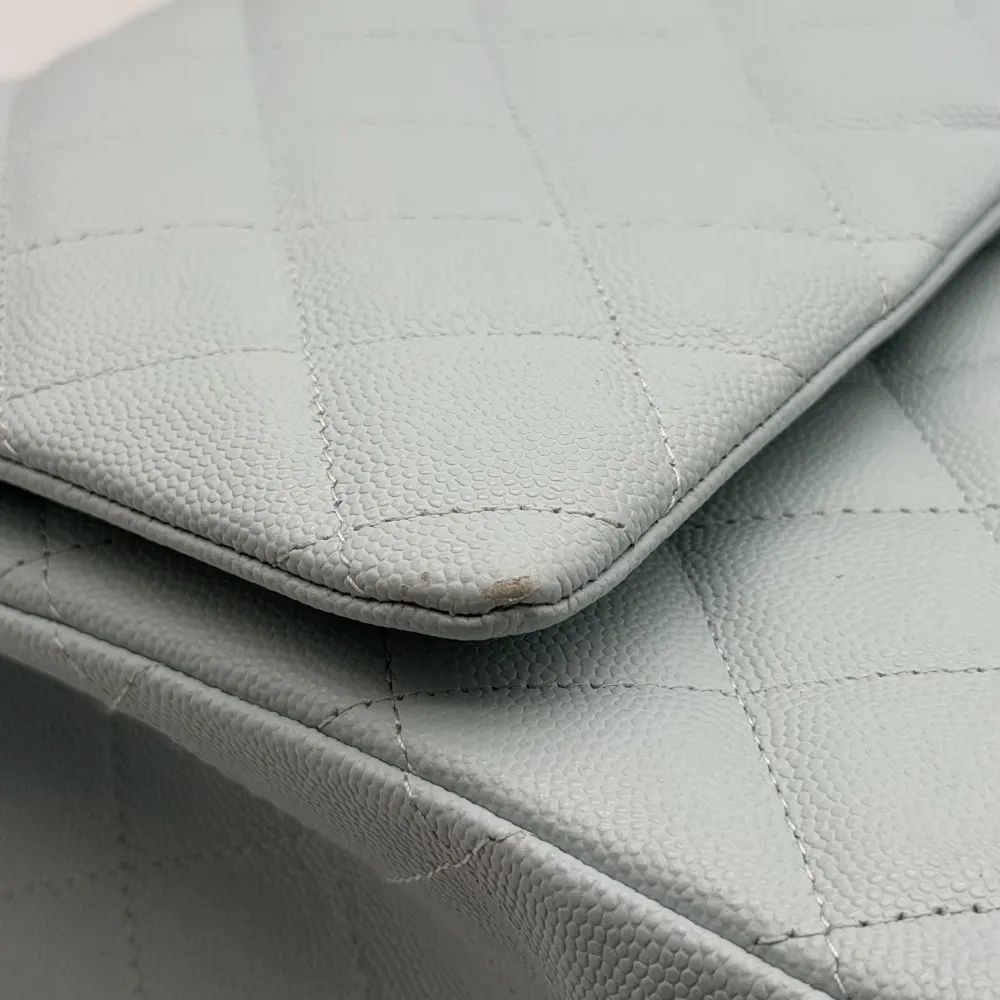 Chanel Classic Flap Maxi Caviar Light Blue Silvertone Hardware, vista 7