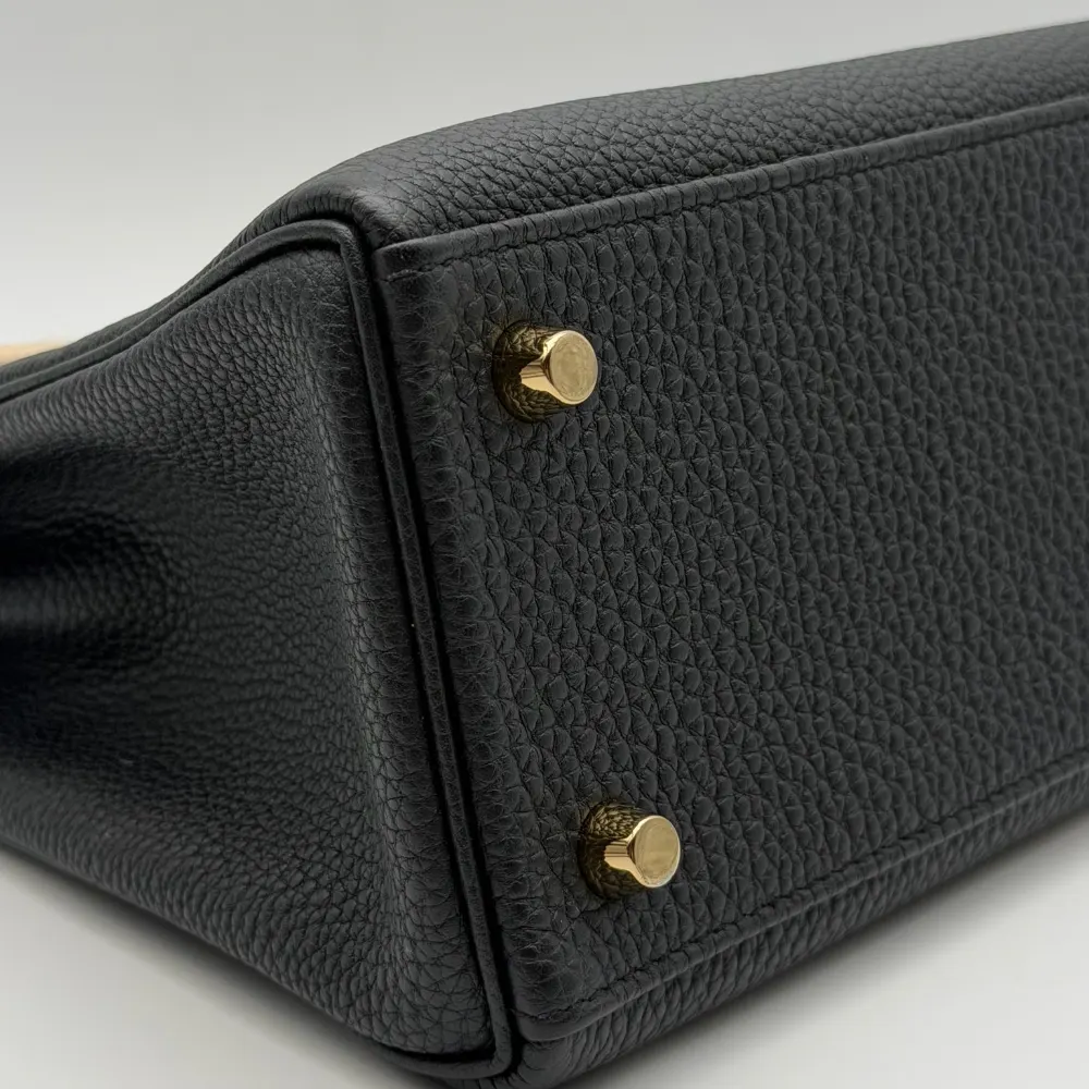 Hermès Kelly 25 Togo Black Gold Hardware, vista 13