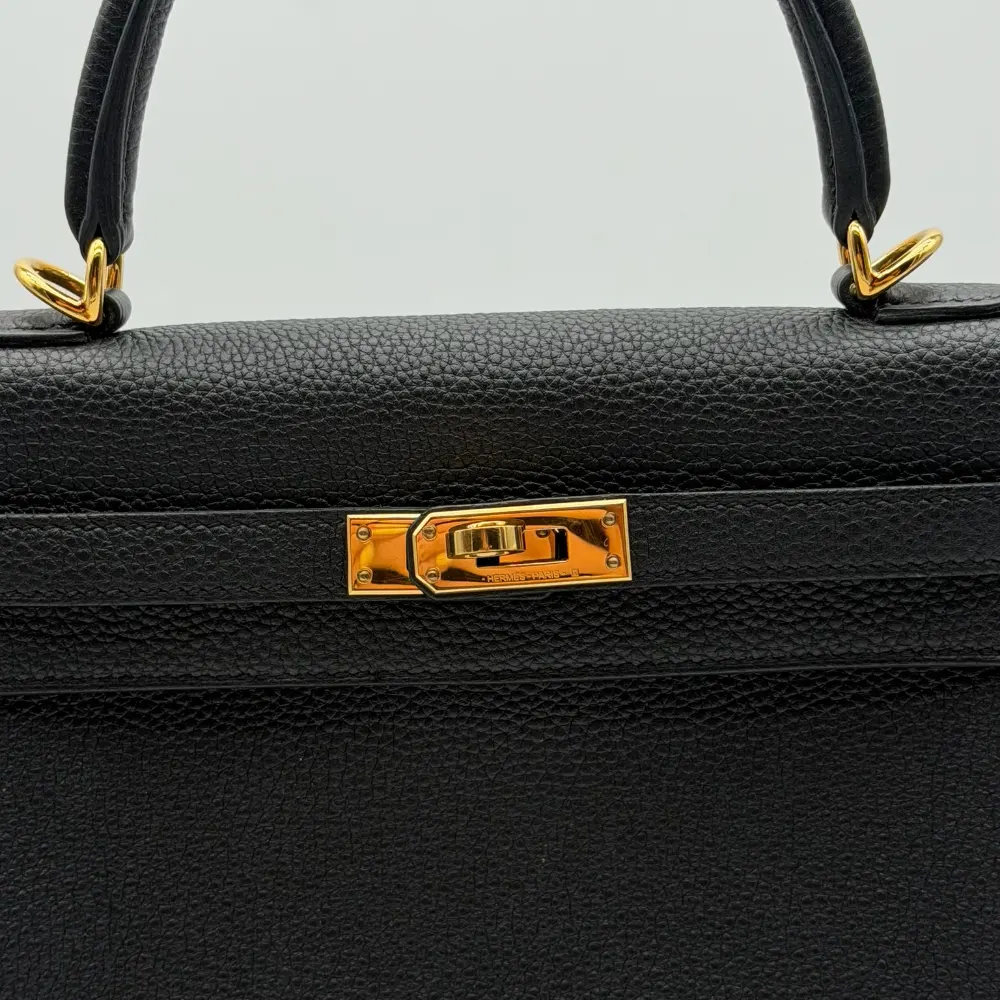 Hermès Kelly 25 Togo Black Gold Hardware, vista 5