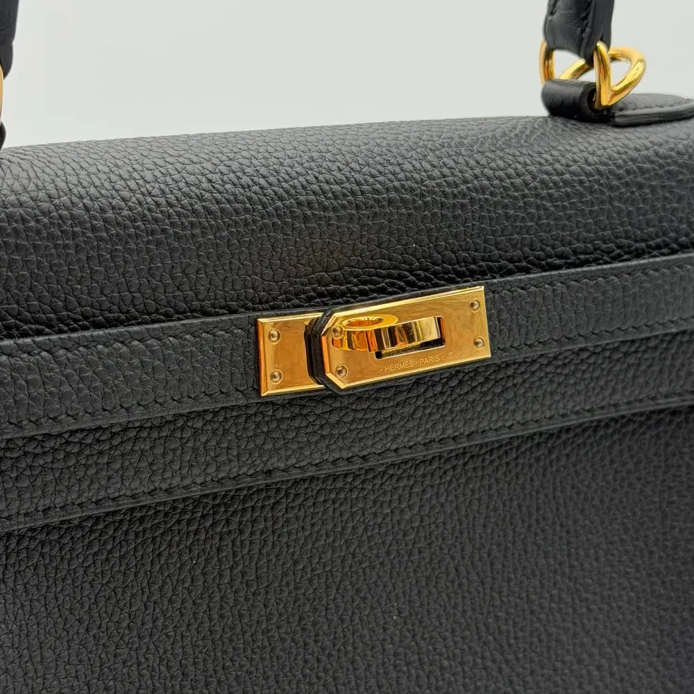 Hermès Kelly 25 Togo Black Gold Hardware, vista 6