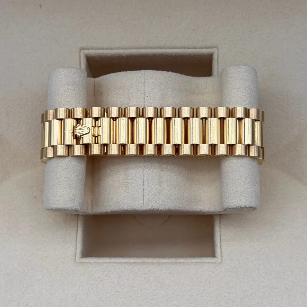 Rolex Day Date 36mm Gold Pave Rainbow Dial, vista 3