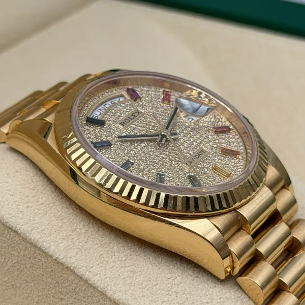 Rolex Day Date 36mm Gold Pave Rainbow Dial, segunda vista