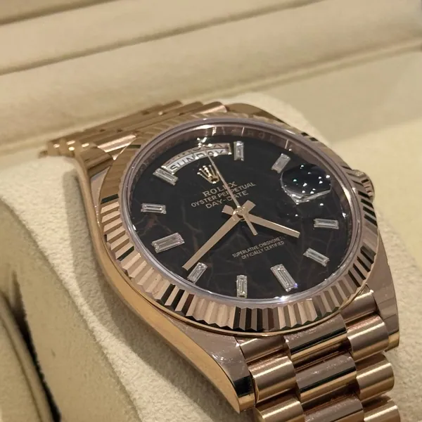 Rolex Day Date 40mm Rose Gold Eisenkiesel Baguette Dial, segunda vista