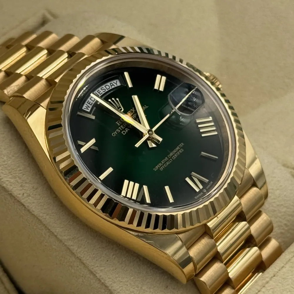 Rolex Day Date 40mm Gold Green Ombre Dial, vista 2