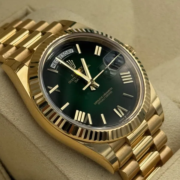 Rolex Day Date 40mm Gold Green Ombre Dial, segunda vista