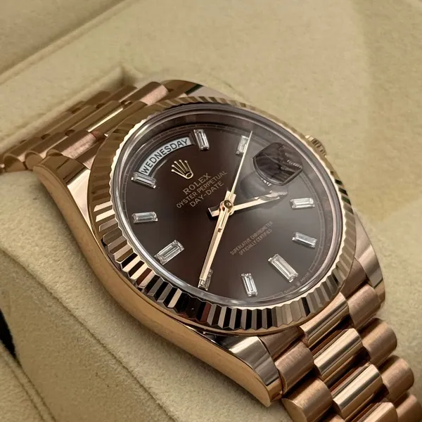Rolex Day Date 40mm Rose Gold Chocolate Baguette Dial, segunda vista