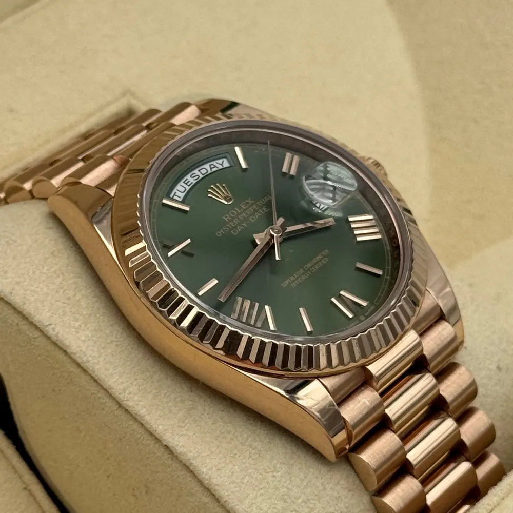 Rolex Day Date 40mm Rose Gold Olive Dial 2021, vista 2