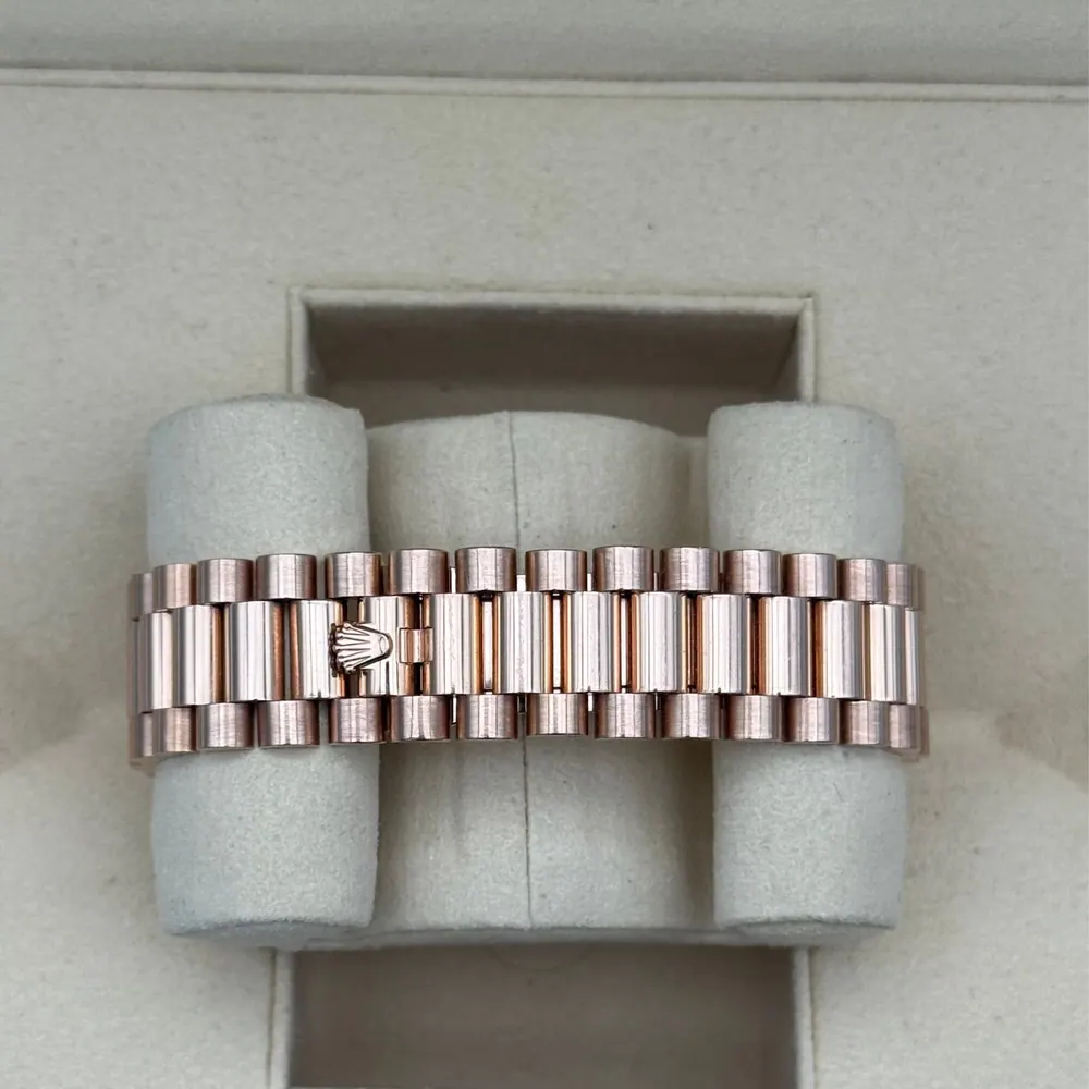 Rolex Day Date 40mm Rose Gold Olive Dial 2021, vista 3