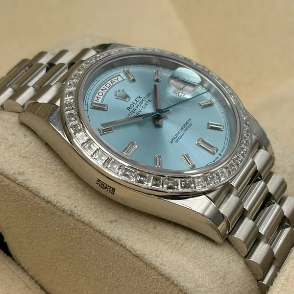 Rolex Day Date 40mm Platinum Baguette Dial TBR, segunda vista