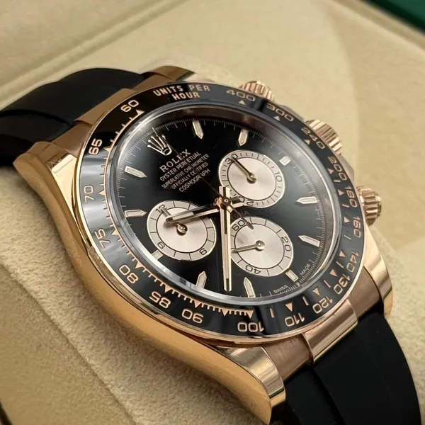 Rolex Daytona Rose Gold Oysterflex Black Dial, segunda vista