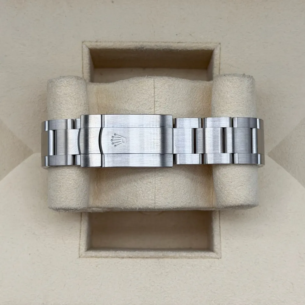 Rolex Oyster Perpetual 41mm Steel Jubilee Motif Dial, vista 3