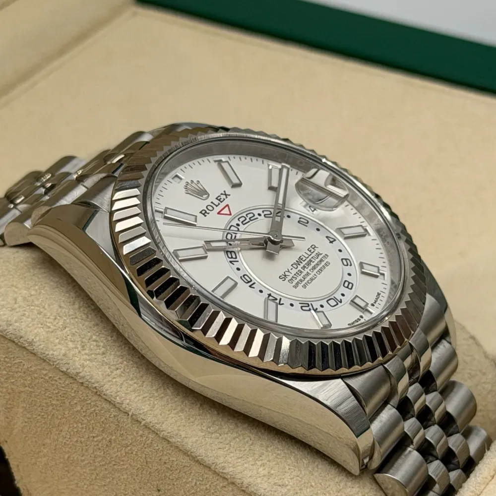 Rolex Sky Dweller 42mm Steel White Dial, vista 2