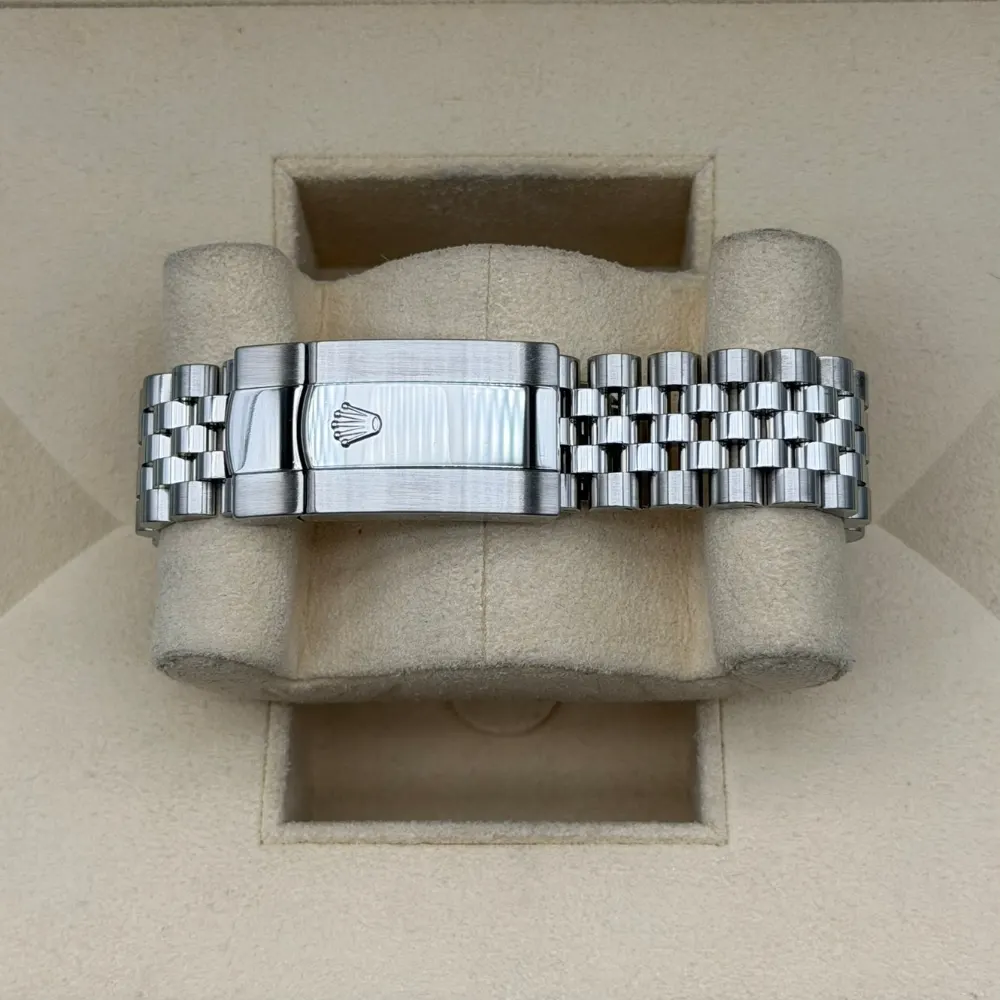 Rolex Sky Dweller 42mm Steel White Dial, vista 3
