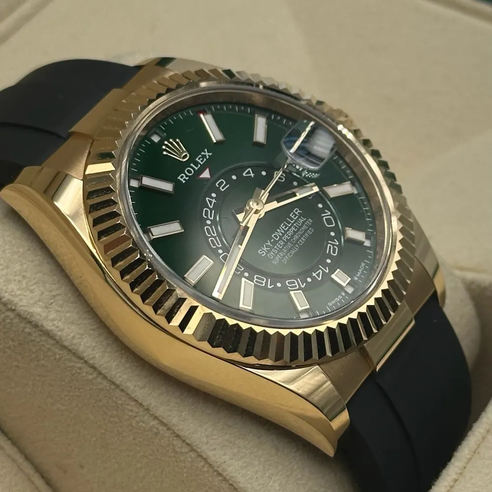 Rolex Sky Dweller Osyterflex Gold Green Dial, vista 2